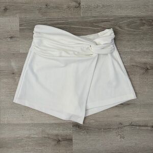 ZARA Women’s White asymmetrical Skort Size US Medium